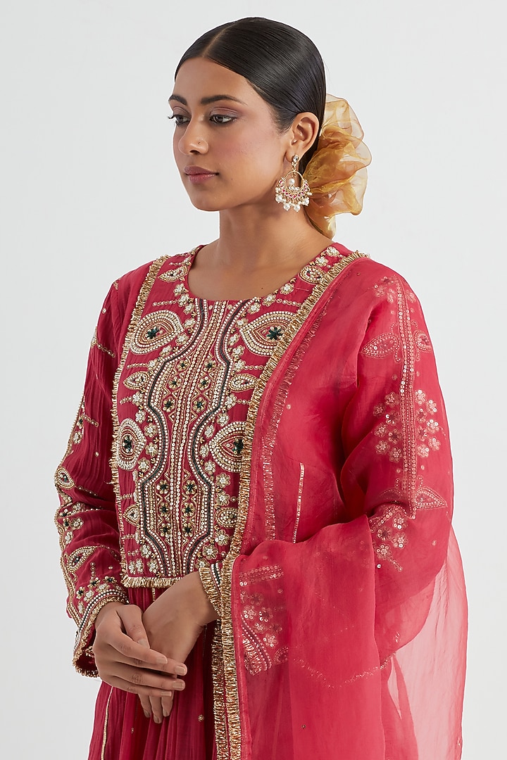 Crimson Red Chanderi Hand Embroidered Kurta Set by Ikshita Choudhary at Pernia's Pop Up Shop