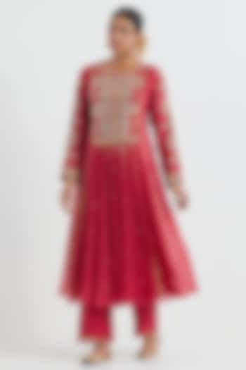 Crimson Red Chanderi Hand Embroidered Kurta Set by Ikshita Choudhary at Pernia's Pop Up Shop