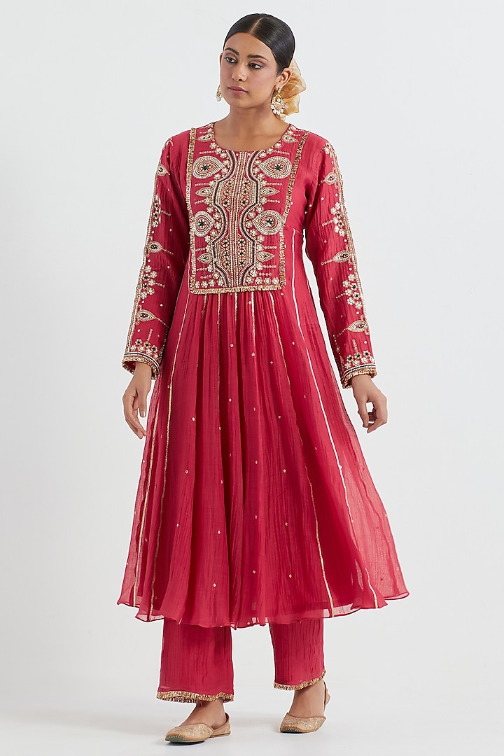 Crimson Red Chanderi Hand Embroidered Kurta Set by Ikshita Choudhary at Pernia's Pop Up Shop