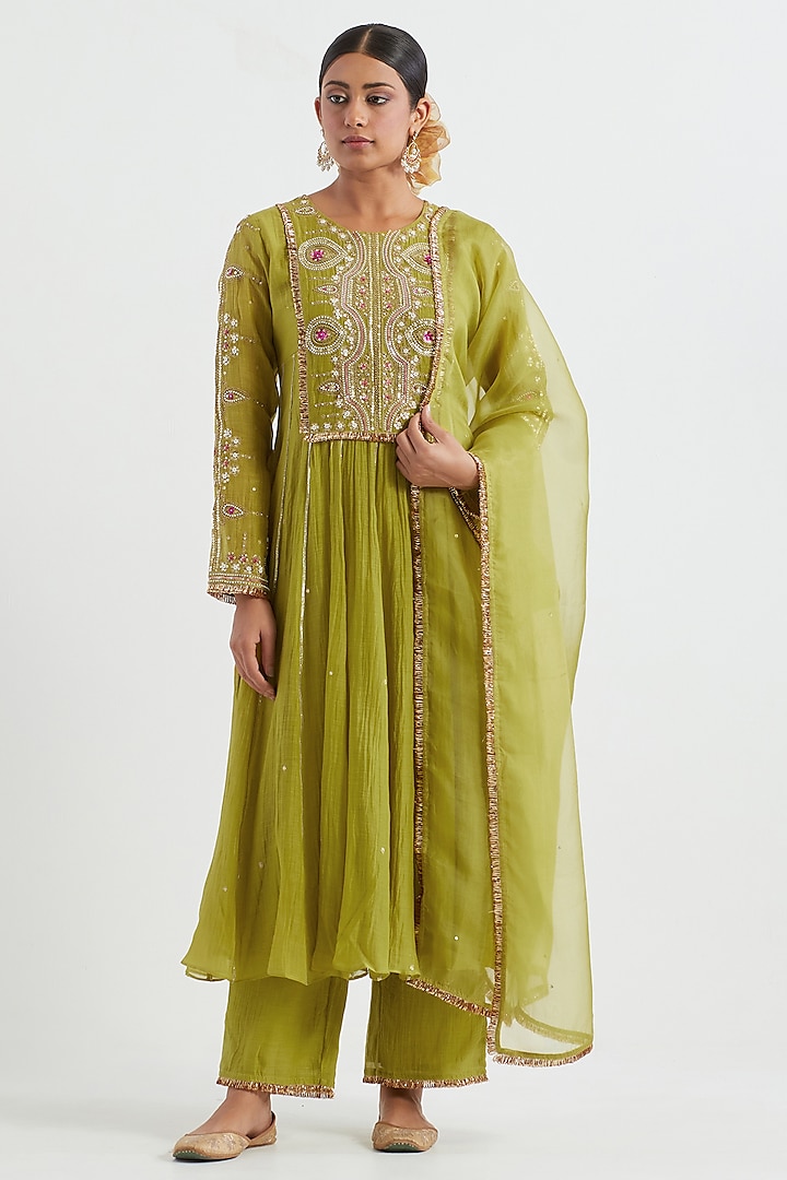 Green Chanderi Hand Embroidered Kurta Set by Ikshita Choudhary at Pernia's Pop Up Shop