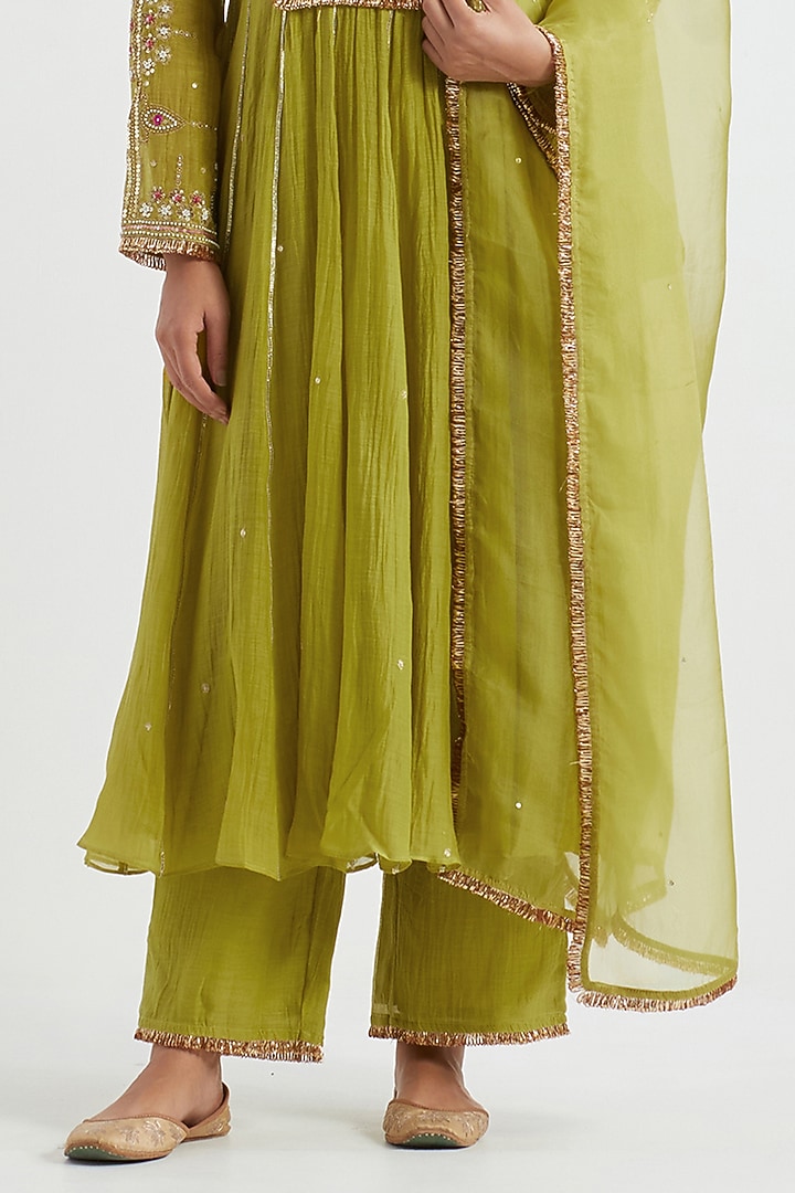 Green Chanderi Hand Embroidered Kurta Set by Ikshita Choudhary at Pernia's Pop Up Shop