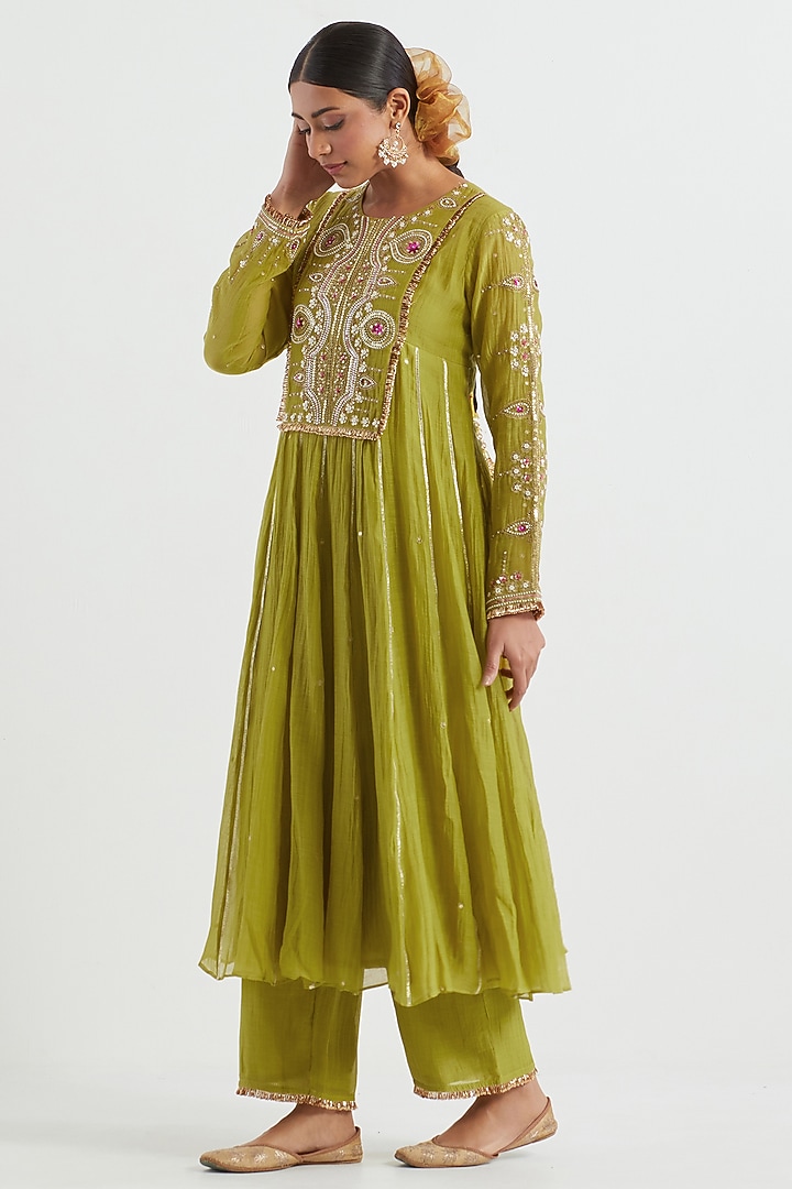 Green Chanderi Hand Embroidered Kurta Set by Ikshita Choudhary at Pernia's Pop Up Shop