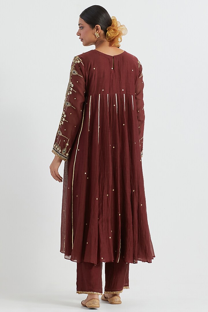 Maroon Chanderi Hand Embroidered Kurta Set by Ikshita Choudhary at Pernia's Pop Up Shop