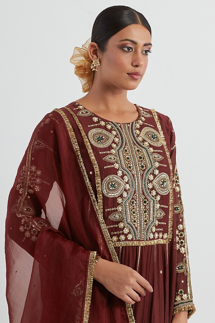 Maroon Chanderi Hand Embroidered Kurta Set by Ikshita Choudhary at Pernia's Pop Up Shop