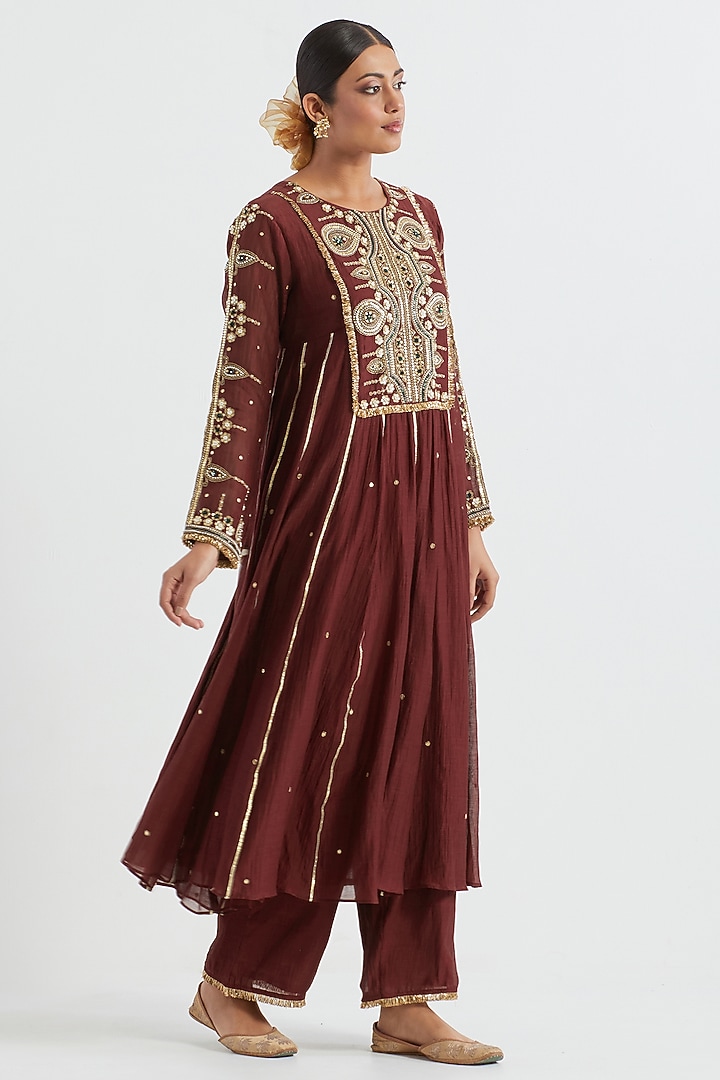 Maroon Chanderi Hand Embroidered Kurta Set by Ikshita Choudhary at Pernia's Pop Up Shop