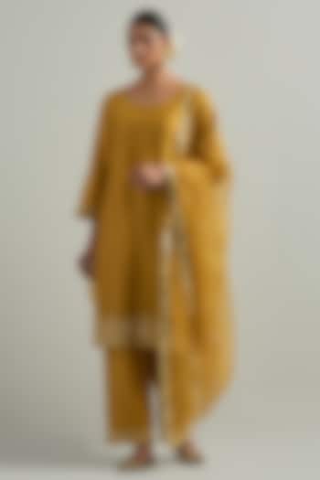Mustard Chanderi Hand Embroidered Kurta Set by Ikshita Choudhary at Pernia's Pop Up Shop