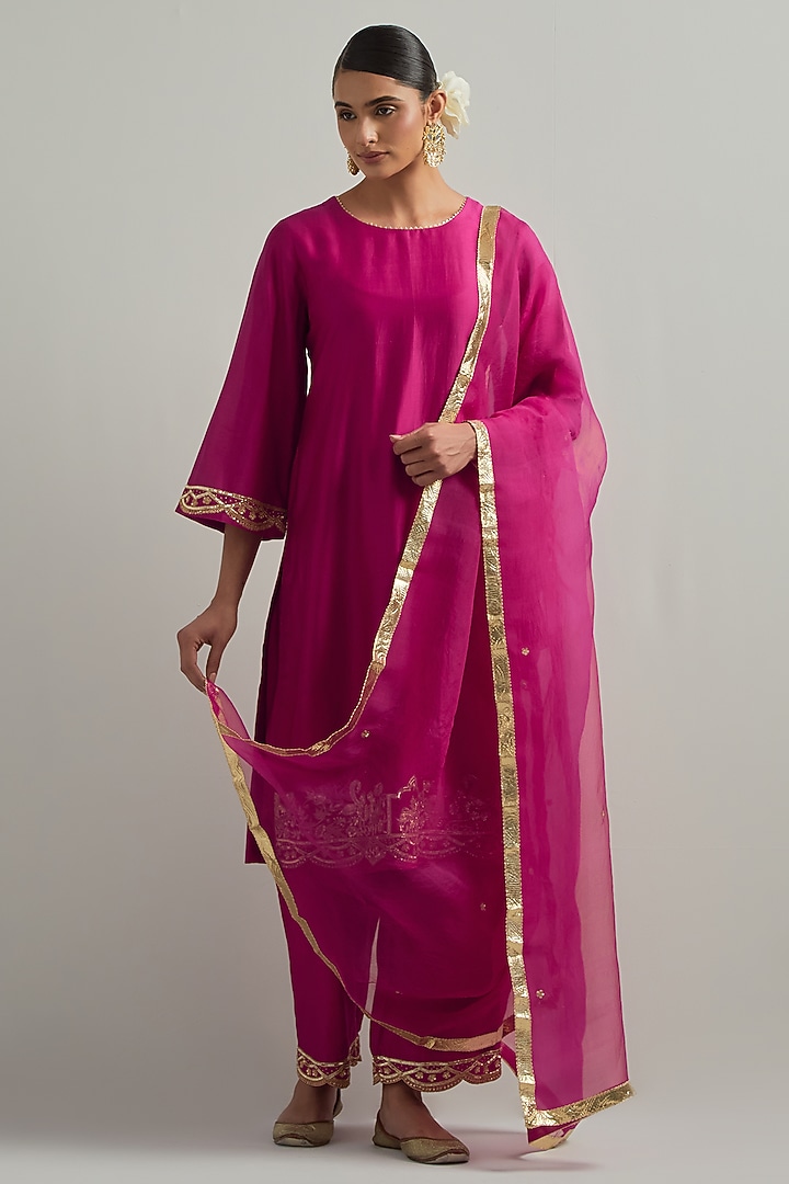 Magenta Chanderi Hand Embroidered Kurta Set by Ikshita Choudhary at Pernia's Pop Up Shop