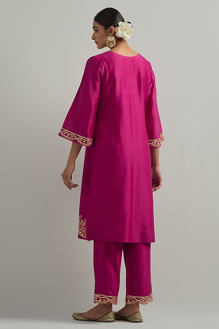 Magenta Chanderi Hand Embroidered Kurta Set by Ikshita Choudhary at Pernia's Pop Up Shop