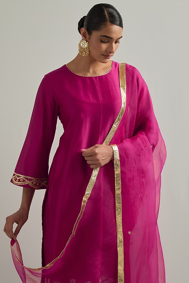 Magenta Chanderi Hand Embroidered Kurta Set by Ikshita Choudhary at Pernia's Pop Up Shop
