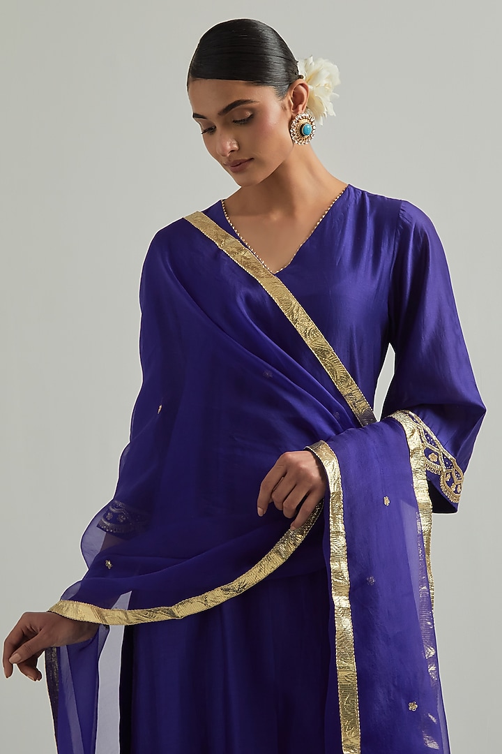 Purple Chanderi Hand Embroidered Kurta Set by Ikshita Choudhary at Pernia's Pop Up Shop