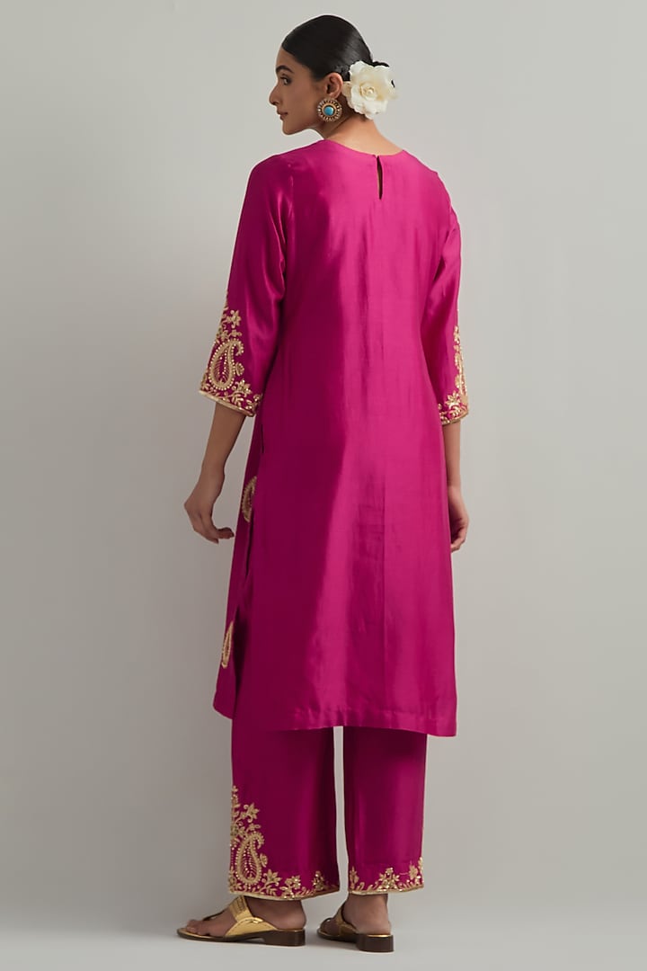 Magenta Chanderi Hand Embroidered Kurta Set by Ikshita Choudhary at Pernia's Pop Up Shop