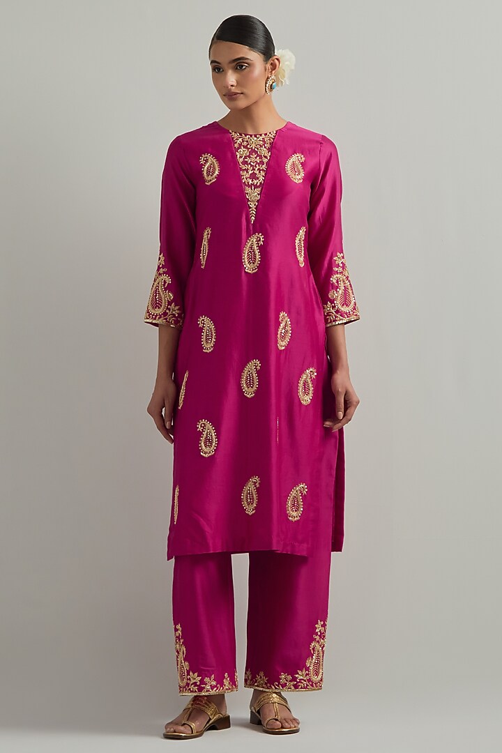 Magenta Chanderi Hand Embroidered Kurta Set by Ikshita Choudhary at Pernia's Pop Up Shop
