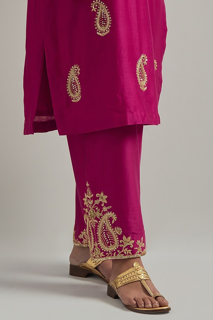 Magenta Chanderi Hand Embroidered Kurta Set by Ikshita Choudhary at Pernia's Pop Up Shop
