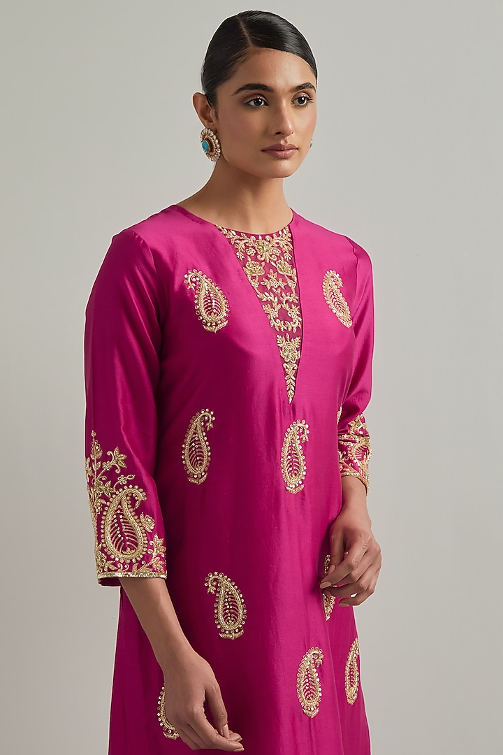 Magenta Chanderi Hand Embroidered Kurta Set by Ikshita Choudhary at Pernia's Pop Up Shop