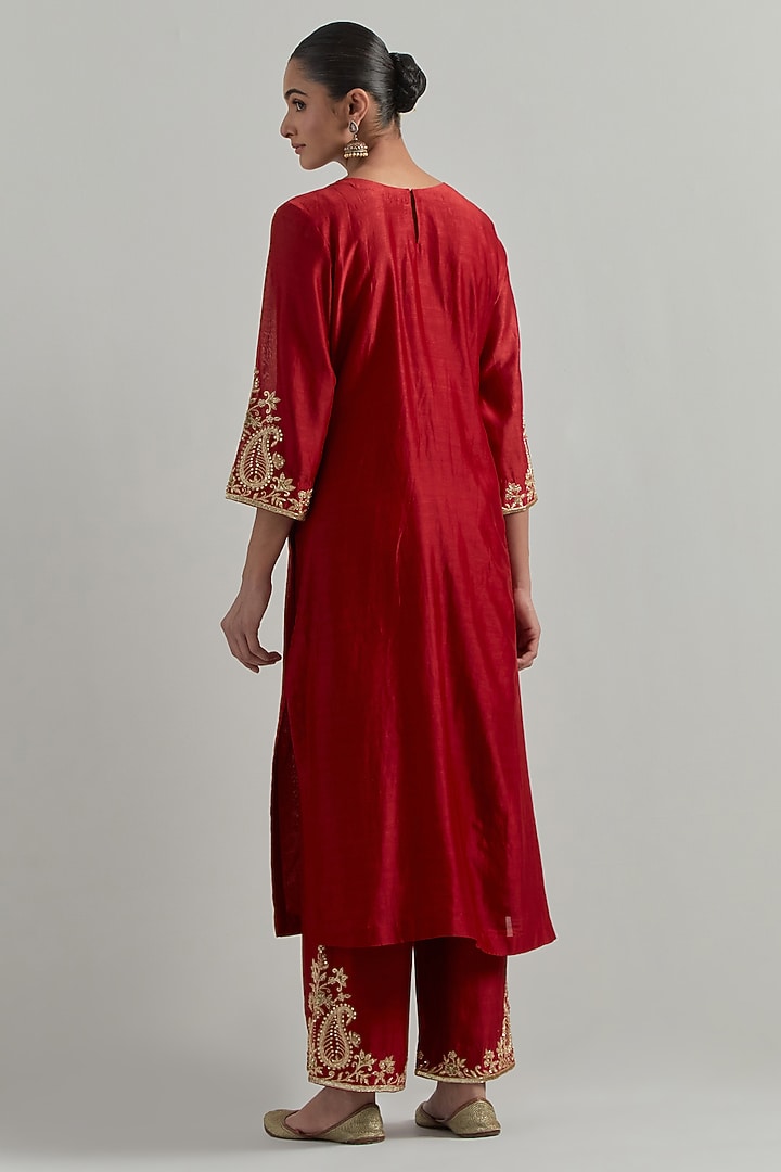Red Chanderi Hand Embroidered Kurta Set by Ikshita Choudhary at Pernia's Pop Up Shop