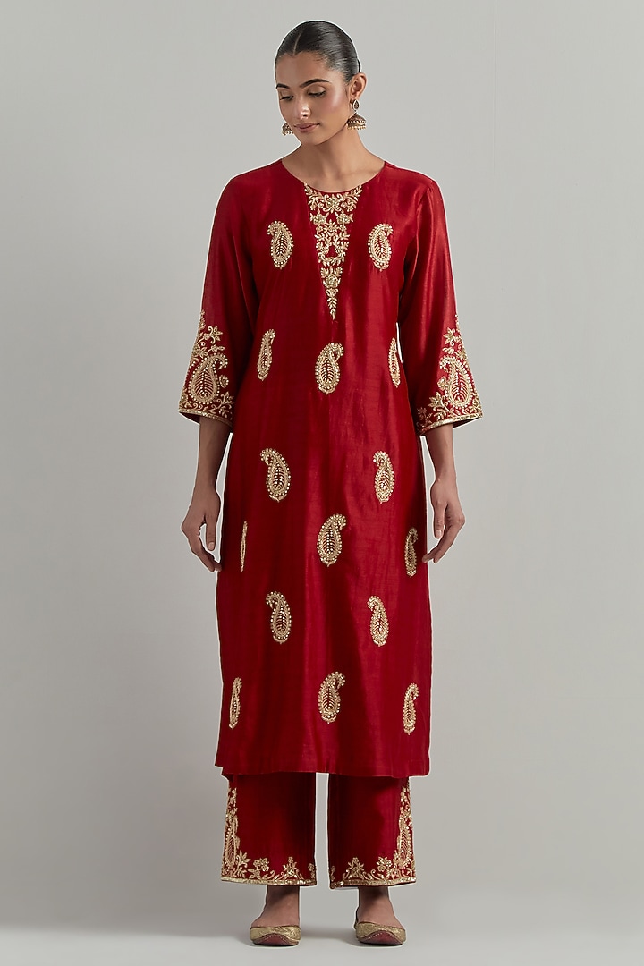 Red Chanderi Hand Embroidered Kurta Set by Ikshita Choudhary at Pernia's Pop Up Shop