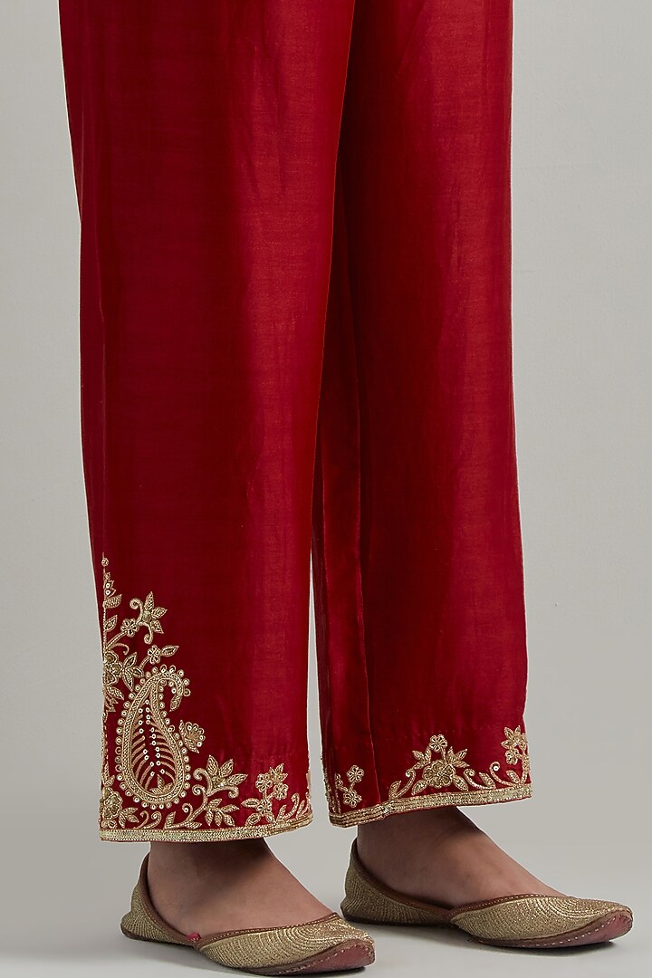 Red Chanderi Hand Embroidered Kurta Set by Ikshita Choudhary at Pernia's Pop Up Shop