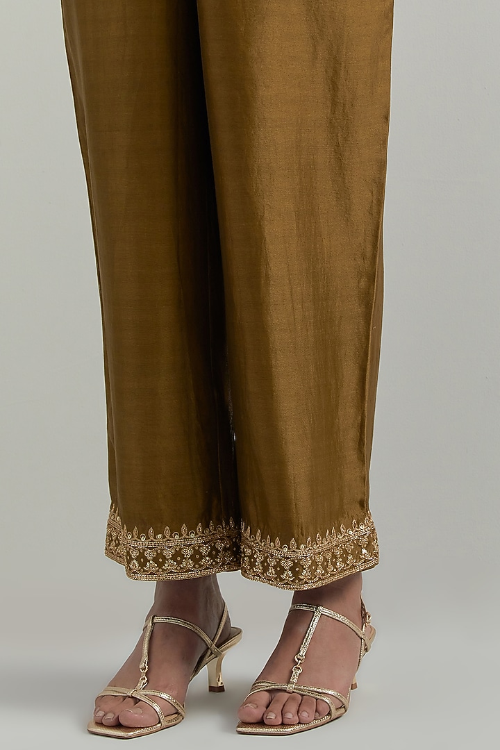 Mud Green Organza Hand Embroidered Kaftan Set by Ikshita Choudhary at Pernia's Pop Up Shop
