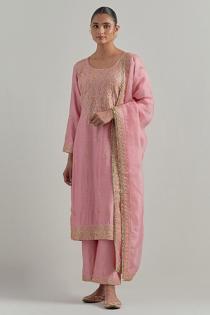 Pink Chanderi Hand Embroidered Kurta Set by Ikshita Choudhary at Pernia's Pop Up Shop