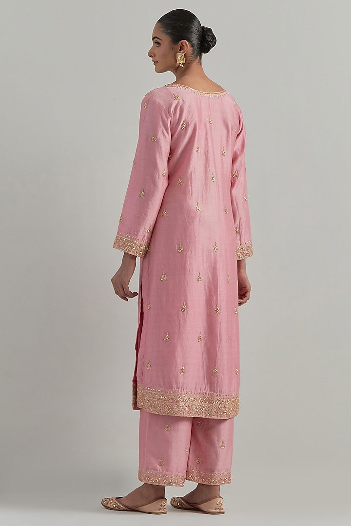 Pink Chanderi Hand Embroidered Kurta Set by Ikshita Choudhary at Pernia's Pop Up Shop