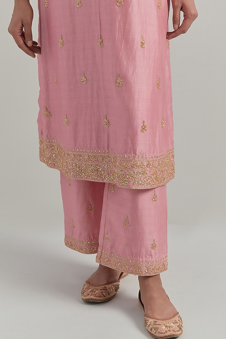 Pink Chanderi Hand Embroidered Kurta Set by Ikshita Choudhary at Pernia's Pop Up Shop