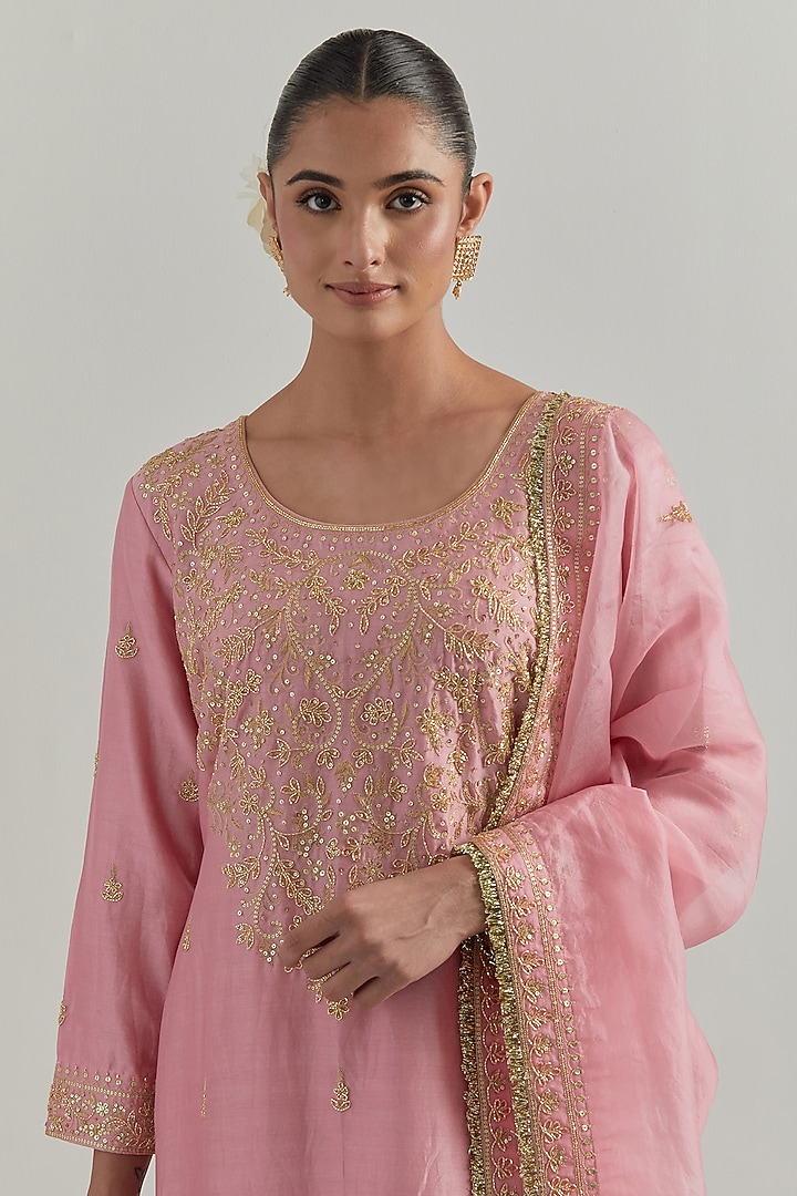 Pink Chanderi Hand Embroidered Kurta Set by Ikshita Choudhary at Pernia's Pop Up Shop