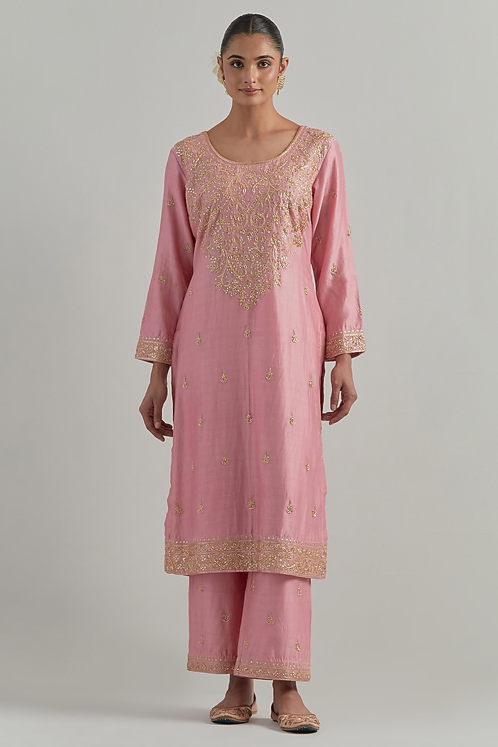 Pink Chanderi Hand Embroidered Kurta Set by Ikshita Choudhary at Pernia's Pop Up Shop