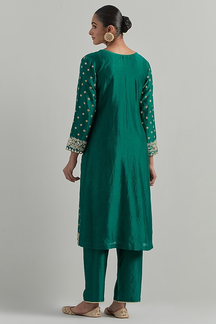 Green Chanderi Hand Embroidered Kurta Set by Ikshita Choudhary at Pernia's Pop Up Shop