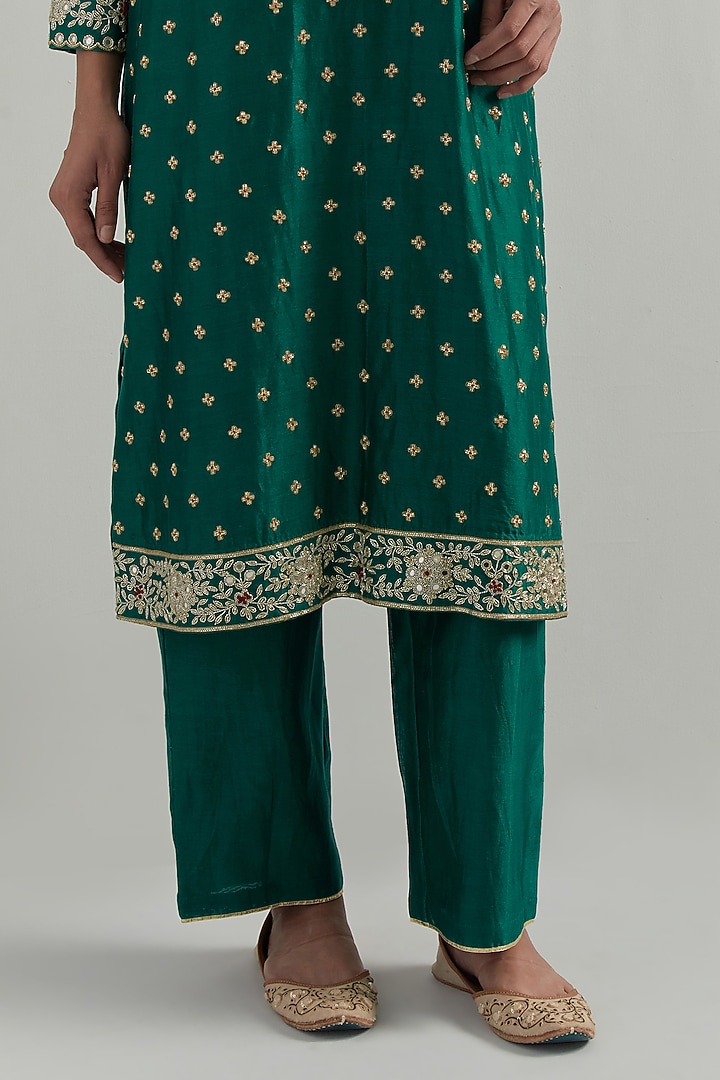 Green Chanderi Hand Embroidered Kurta Set by Ikshita Choudhary at Pernia's Pop Up Shop