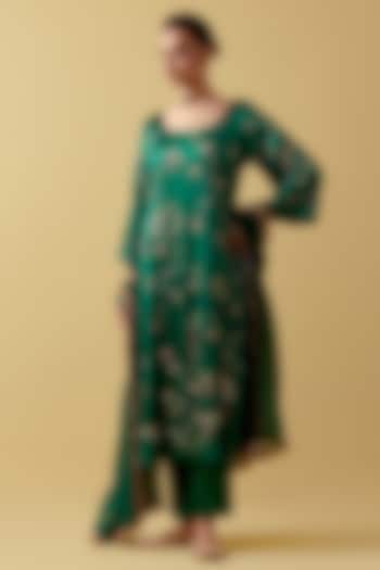 Green Satin Hand Embroidered Kurta Set by Ikshita Choudhary at Pernia's Pop Up Shop