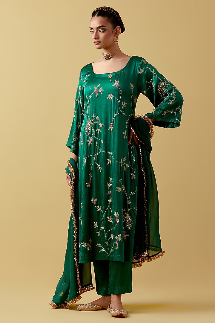 Green Satin Hand Embroidered Kurta Set by Ikshita Choudhary at Pernia's Pop Up Shop