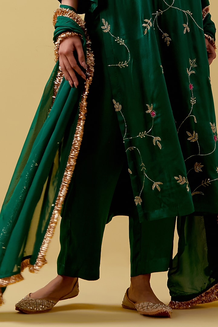 Green Satin Hand Embroidered Kurta Set by Ikshita Choudhary at Pernia's Pop Up Shop