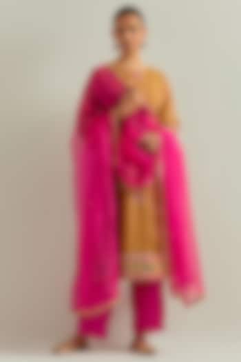 Mustard Shimmer Organza Hand Embroidered Kurta Set by Ikshita Choudhary at Pernia's Pop Up Shop