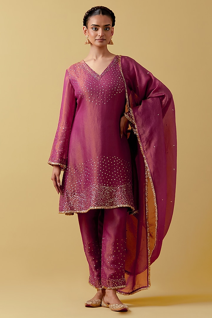 Magenta Shimmer Organza Hand Embroidered Kurta Set by Ikshita Choudhary at Pernia's Pop Up Shop