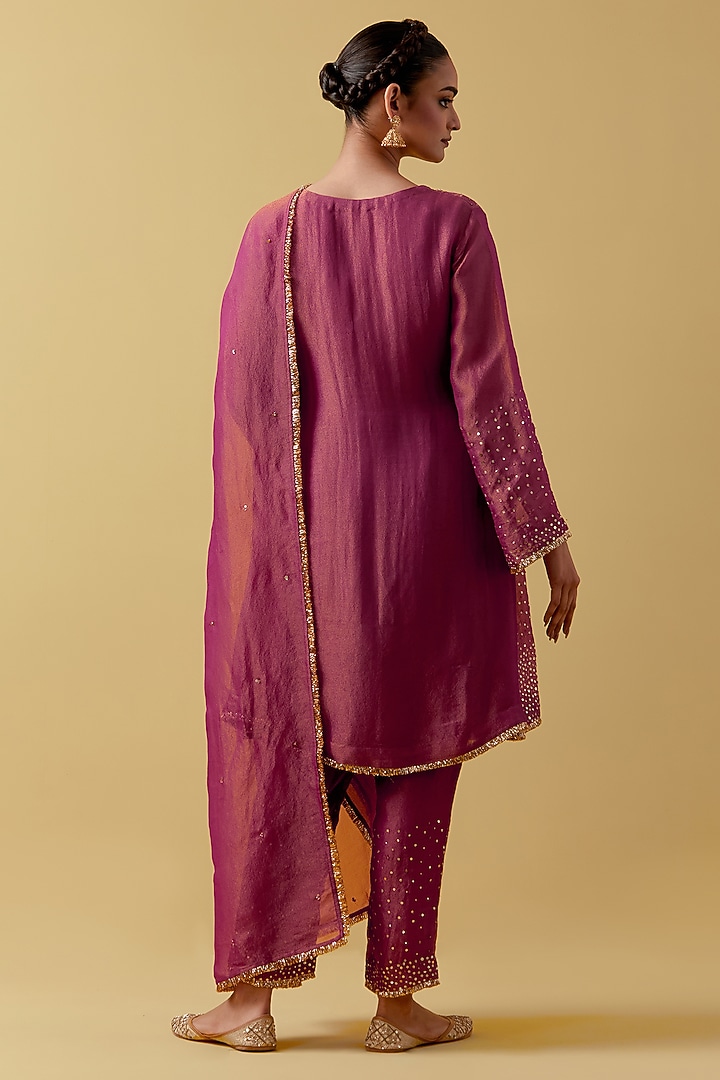 Magenta Shimmer Organza Hand Embroidered Kurta Set by Ikshita Choudhary at Pernia's Pop Up Shop