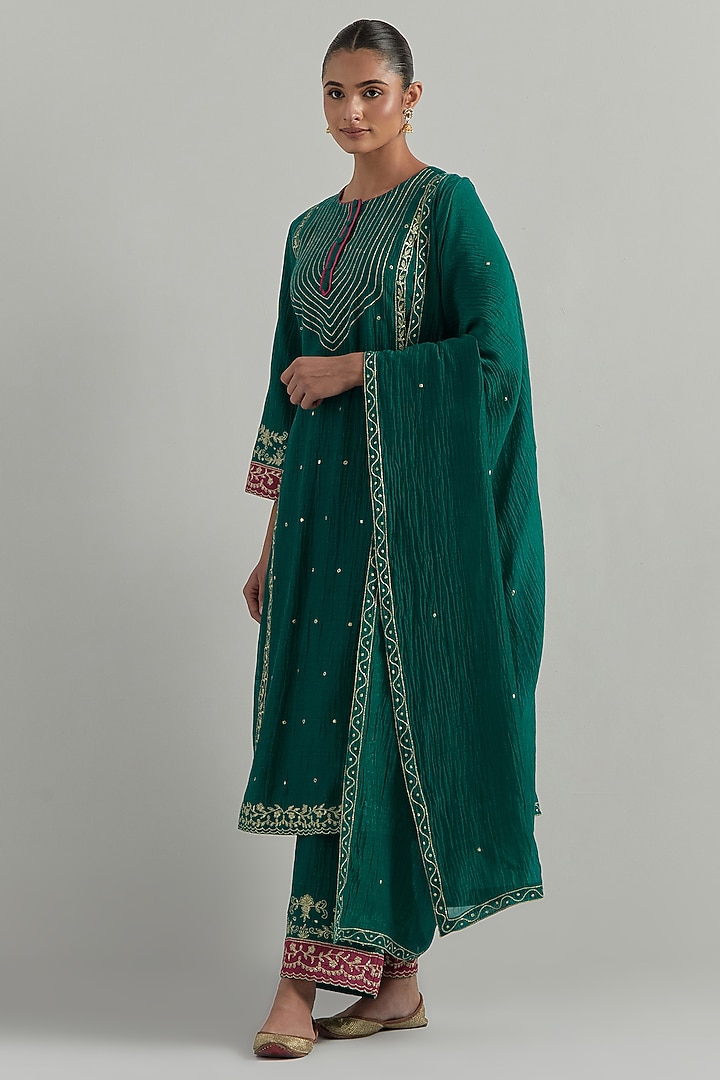 Green Chanderi Hand Embroidered Kurta Set by Ikshita Choudhary at Pernia's Pop Up Shop