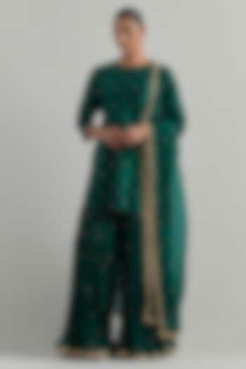 Green Chanderi Hand Embroidered Kurta Set by Ikshita Choudhary at Pernia's Pop Up Shop