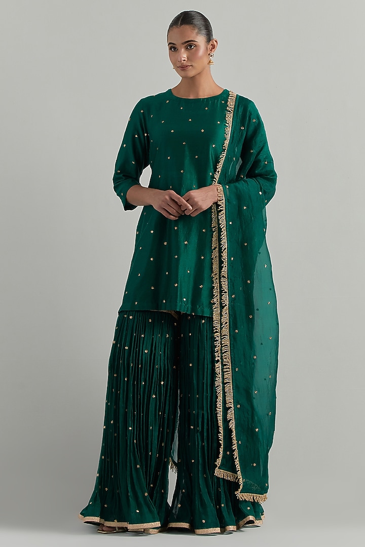 Green Chanderi Hand Embroidered Kurta Set by Ikshita Choudhary at Pernia's Pop Up Shop
