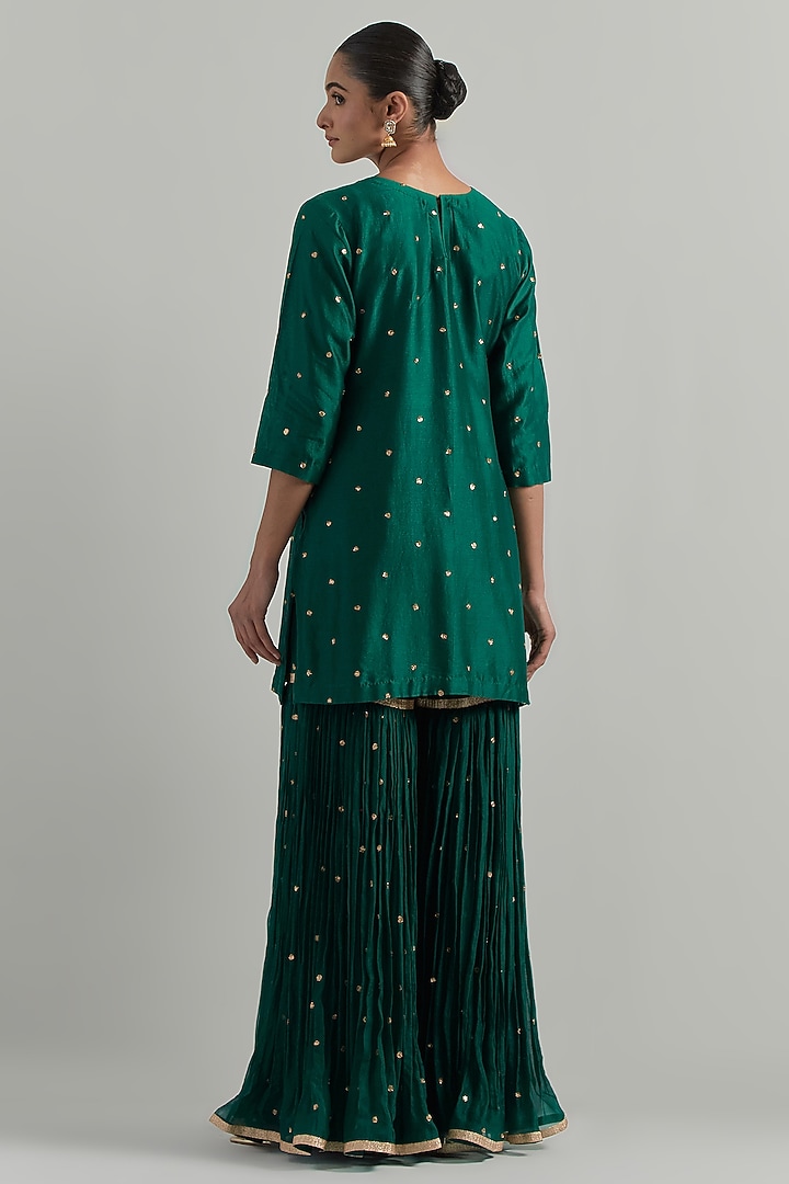 Green Chanderi Hand Embroidered Kurta Set by Ikshita Choudhary at Pernia's Pop Up Shop