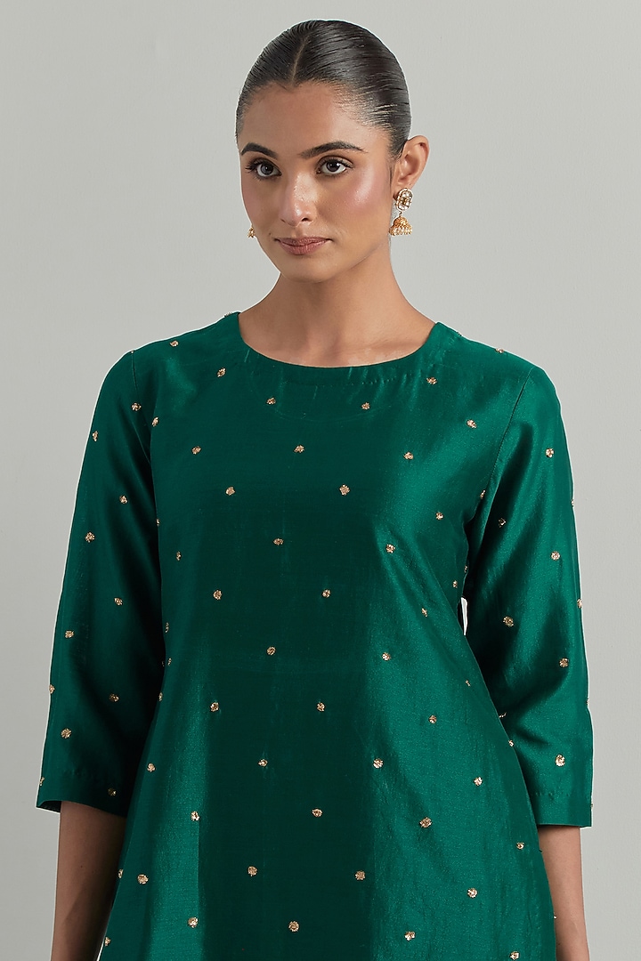 Green Chanderi Hand Embroidered Kurta Set by Ikshita Choudhary at Pernia's Pop Up Shop