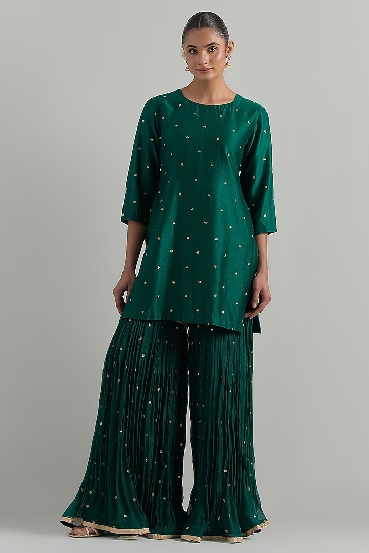 Green Chanderi Hand Embroidered Kurta Set by Ikshita Choudhary at Pernia's Pop Up Shop