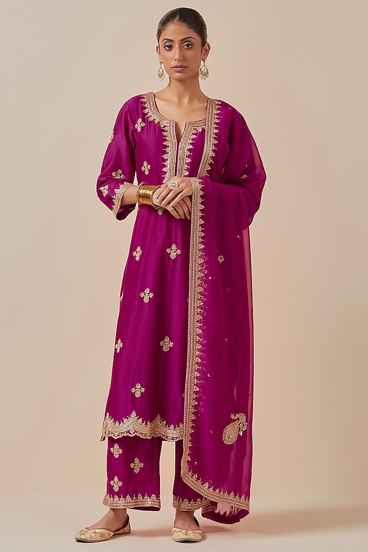 Magenta Chanderi Silk Hand Embroidered Kurta Set by Ikshita Choudhary at Pernia's Pop Up Shop