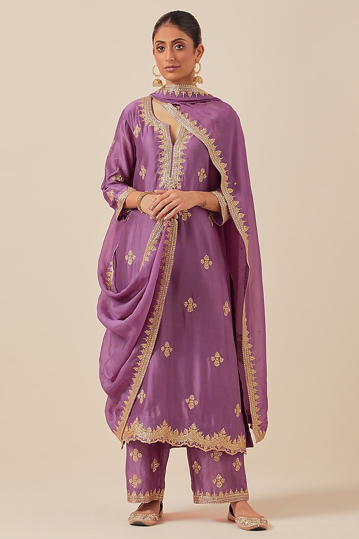 Purple Chanderi Silk Hand Embroidered Kurta Set by Ikshita Choudhary at Pernia's Pop Up Shop