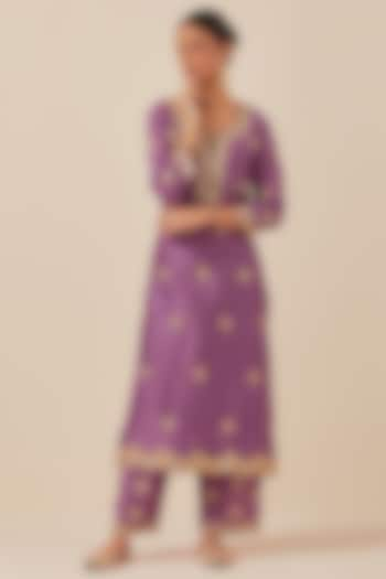 Purple Chanderi Silk Hand Embroidered Kurta Set by Ikshita Choudhary at Pernia's Pop Up Shop