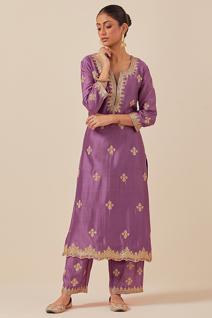 Purple Chanderi Silk Hand Embroidered Kurta Set by Ikshita Choudhary at Pernia's Pop Up Shop