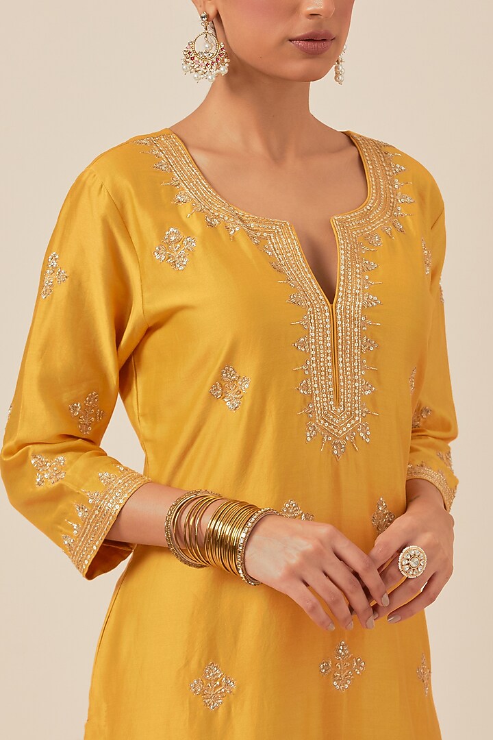 Yellow Chanderi Silk Hand Embroidered Kurta Set by Ikshita Choudhary at Pernia's Pop Up Shop