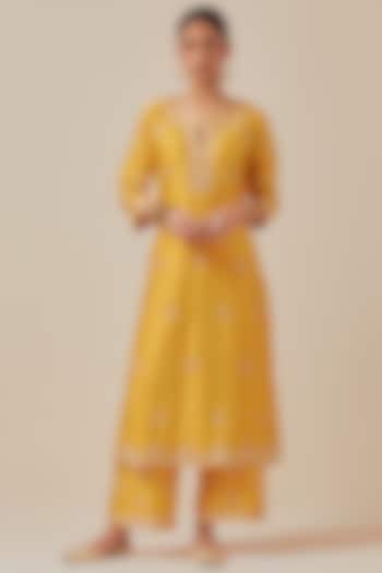 Yellow Chanderi Silk Hand Embroidered Kurta by Ikshita Choudhary at Pernia's Pop Up Shop