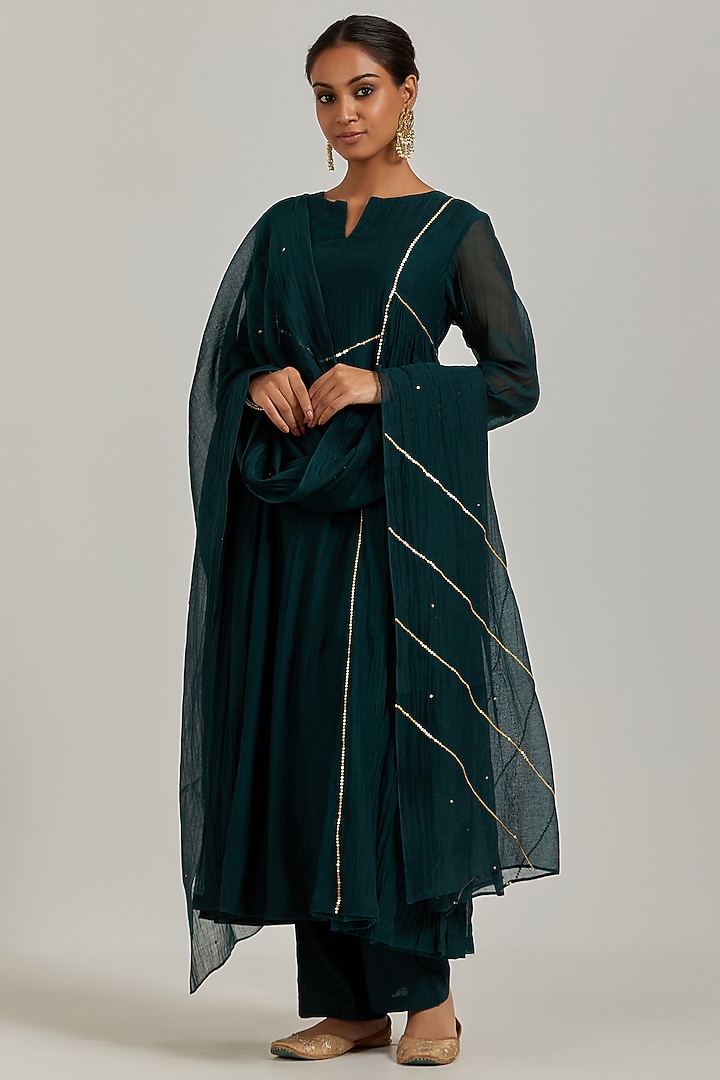 Green Embroidered Kurta Set by Ikshita Choudhary at Pernia's Pop Up Shop