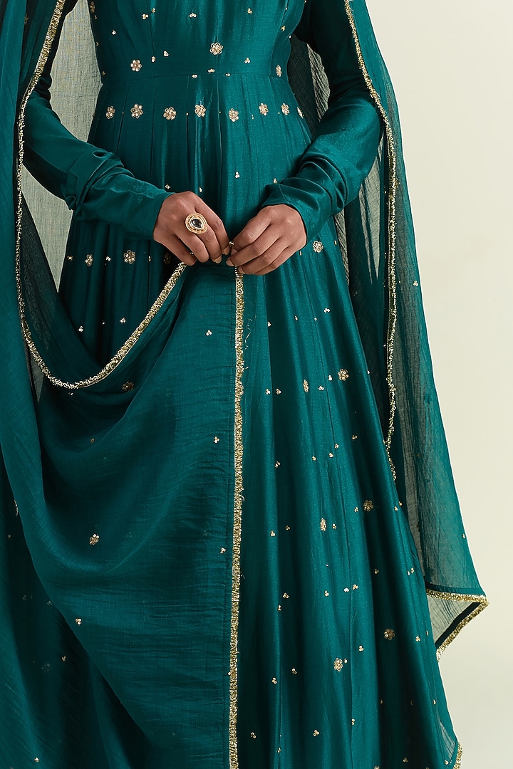 Green Chanderi Hand Embroidered Wedding Anarkali Set by Ikshita Choudhary at Pernia's Pop Up Shop
