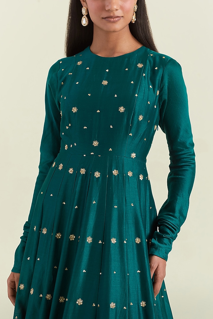 Green Chanderi Hand Embroidered Wedding Anarkali Set by Ikshita Choudhary at Pernia's Pop Up Shop